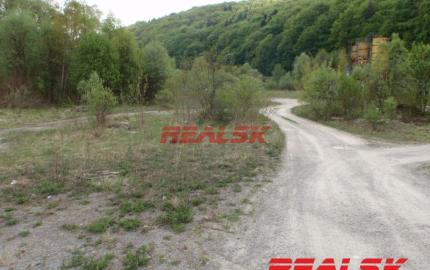 Pozemok 8975m2 vedľa dialnice Šášovské Podhradie