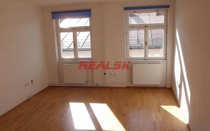 Kancelárske priestory - prenájom námestie Banská Bystrica