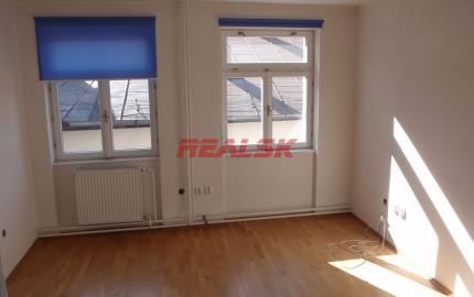 Kancelárske priestory - prenájom námestie Banská Bystrica