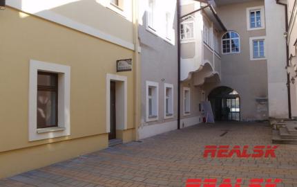 Obchodné priestory - prenájom Námestie Banská Bystrica