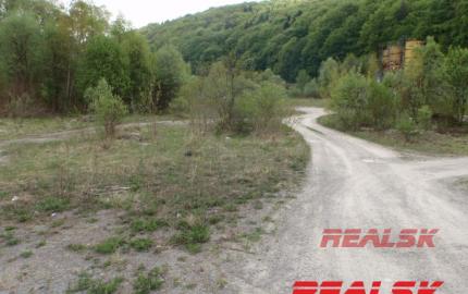 Pozemok 8975m2 vedľa dialnice Šášovské Podhradie