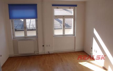 Kancelárske priestory - prenájom námestie Banská Bystrica