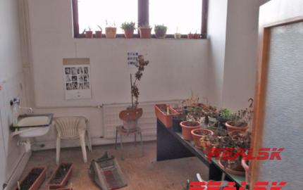 Hala  s kanceláriami na predaj vhodná pre výrobu a skladovanie