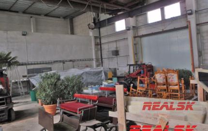 Hala  s kanceláriami na predaj vhodná pre výrobu a skladovanie