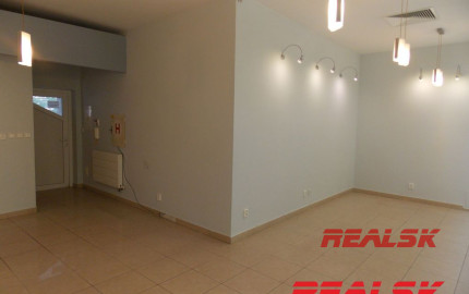 Kancelárie 4x60m2 na prenájom v centre Zvolena