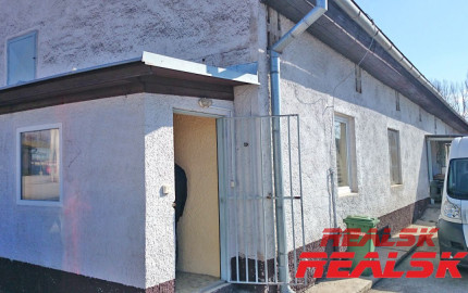 Priestor 318m2 možné aj rozdeliť na 150m2+168m2 na prenájom