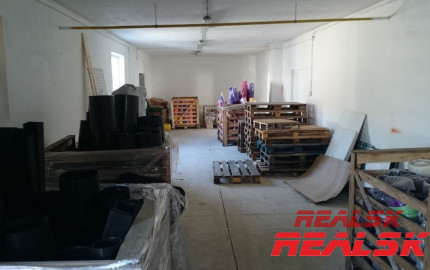 Priestor 318m2 možné aj rozdeliť na 150m2+168m2 na prenájom