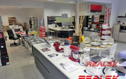 Objekt s obchodnými a kancelárskymi priestormi v centre Nitry na prenájom