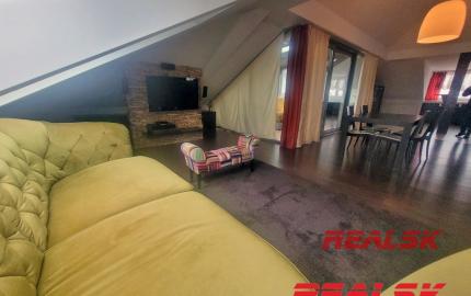 Unikátny 4-izbový byt s krásnym výhľadom v centre Nitry na prenájom