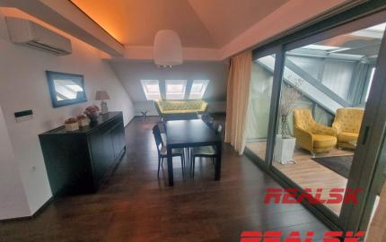 Unikátny 4-izbový byt s krásnym výhľadom v centre Nitry na prenájom