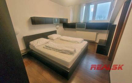 Unikátny 4-izbový byt s krásnym výhľadom v centre Nitry na prenájom