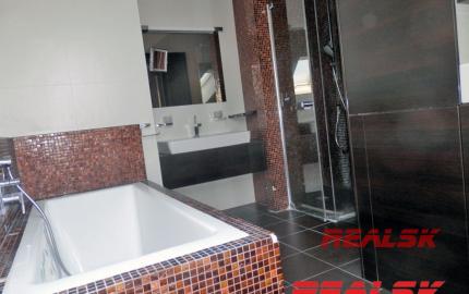 Unikátny 4-izbový byt s krásnym výhľadom v centre Nitry na prenájom