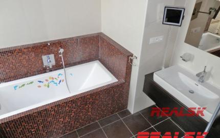 Unikátny 4-izbový byt s krásnym výhľadom v centre Nitry na prenájom