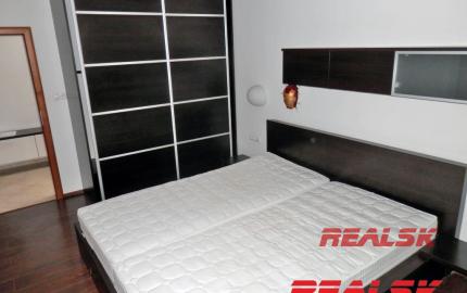 Unikátny 4-izbový byt s krásnym výhľadom v centre Nitry na prenájom