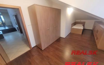 Unikátny 4-izbový byt s krásnym výhľadom v centre Nitry na prenájom