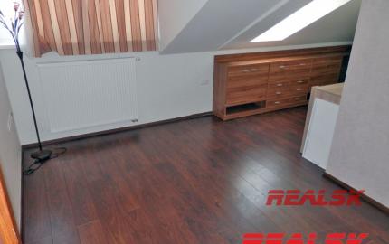 Unikátny 4-izbový byt s krásnym výhľadom v centre Nitry na prenájom