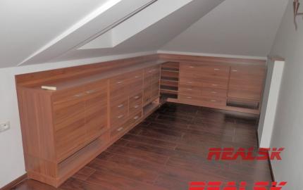 Unikátny 4-izbový byt s krásnym výhľadom v centre Nitry na prenájom