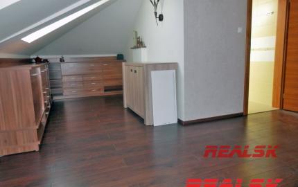 Unikátny 4-izbový byt s krásnym výhľadom v centre Nitry na prenájom