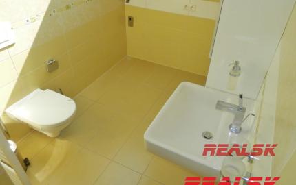 Unikátny 4-izbový byt s krásnym výhľadom v centre Nitry na prenájom