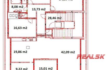 Unikátny 4-izbový byt s krásnym výhľadom v centre Nitry na prenájom
