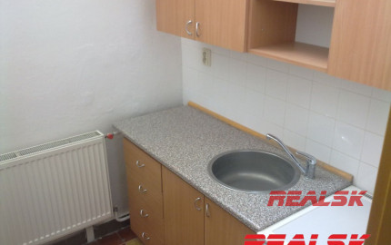 Poschodie 900m2  Zvolenská cesta