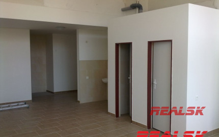 Poschodie 900m2  Zvolenská cesta