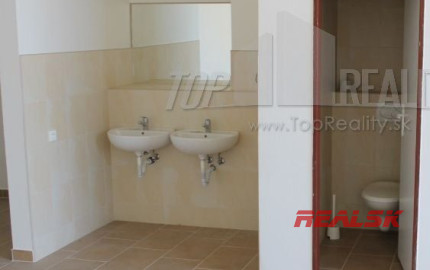 Poschodie 900m2  Zvolenská cesta
