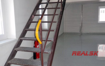 Priestory pre sklad a ľahkú výrobu v Nitre na prenájom (343 - 815 m2)