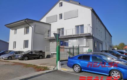 Priestory pre sklad a ľahkú výrobu v Nitre na prenájom (343 - 815 m2)