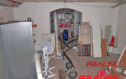 Prevádzková budova v centre Nitry na predaj