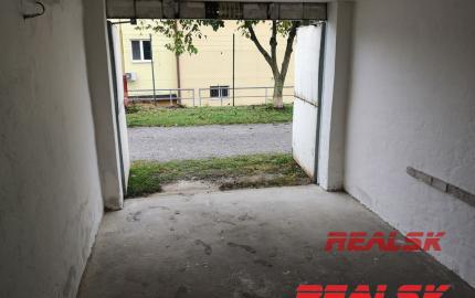 Murovaná garáž