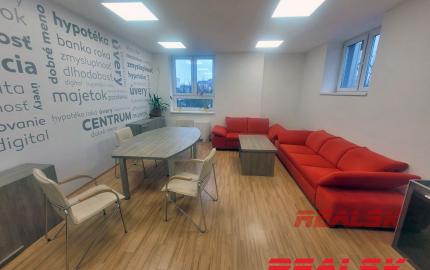 Kancelárie v centre Nitry na prenájom (možnosť prispôsobiť plochu)