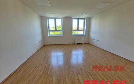 Kancelárie v centre Nitry na prenájom (možnosť prispôsobiť plochu)