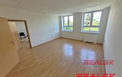 Kancelárie v centre Nitry na prenájom (možnosť prispôsobiť plochu)