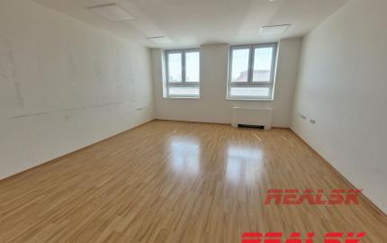 Kancelárie v centre Nitry na prenájom (možnosť prispôsobiť plochu)