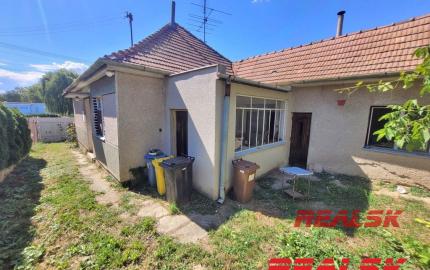 Dva rodinné domy s veľkým pozemkom v Lehote na predaj