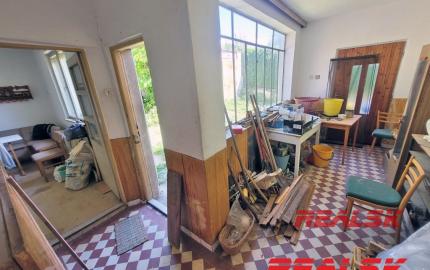 Dva rodinné domy s veľkým pozemkom v Lehote na predaj