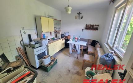 Dva rodinné domy s veľkým pozemkom v Lehote na predaj