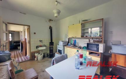 Dva rodinné domy s veľkým pozemkom v Lehote na predaj