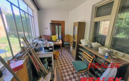 Dva rodinné domy s veľkým pozemkom v Lehote na predaj