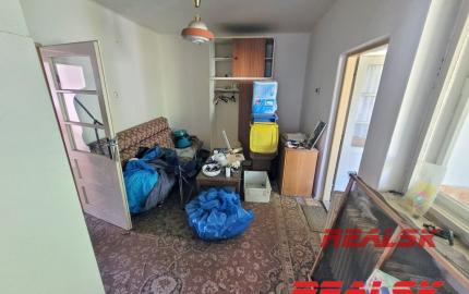 Dva rodinné domy s veľkým pozemkom v Lehote na predaj