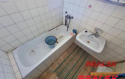 Dva rodinné domy s veľkým pozemkom v Lehote na predaj