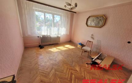 Dva rodinné domy s veľkým pozemkom v Lehote na predaj