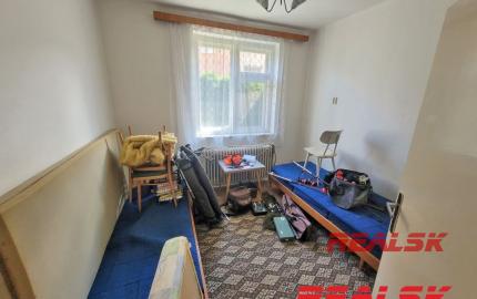 Dva rodinné domy s veľkým pozemkom v Lehote na predaj