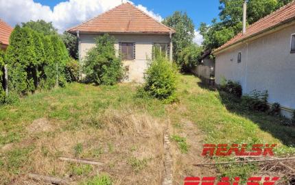 Dva rodinné domy s veľkým pozemkom v Lehote na predaj