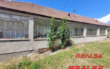 Dva rodinné domy s veľkým pozemkom v Lehote na predaj