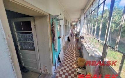 Dva rodinné domy s veľkým pozemkom v Lehote na predaj