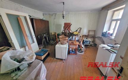 Dva rodinné domy s veľkým pozemkom v Lehote na predaj