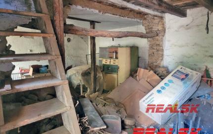 Dva rodinné domy s veľkým pozemkom v Lehote na predaj