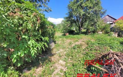 Dva rodinné domy s veľkým pozemkom v Lehote na predaj